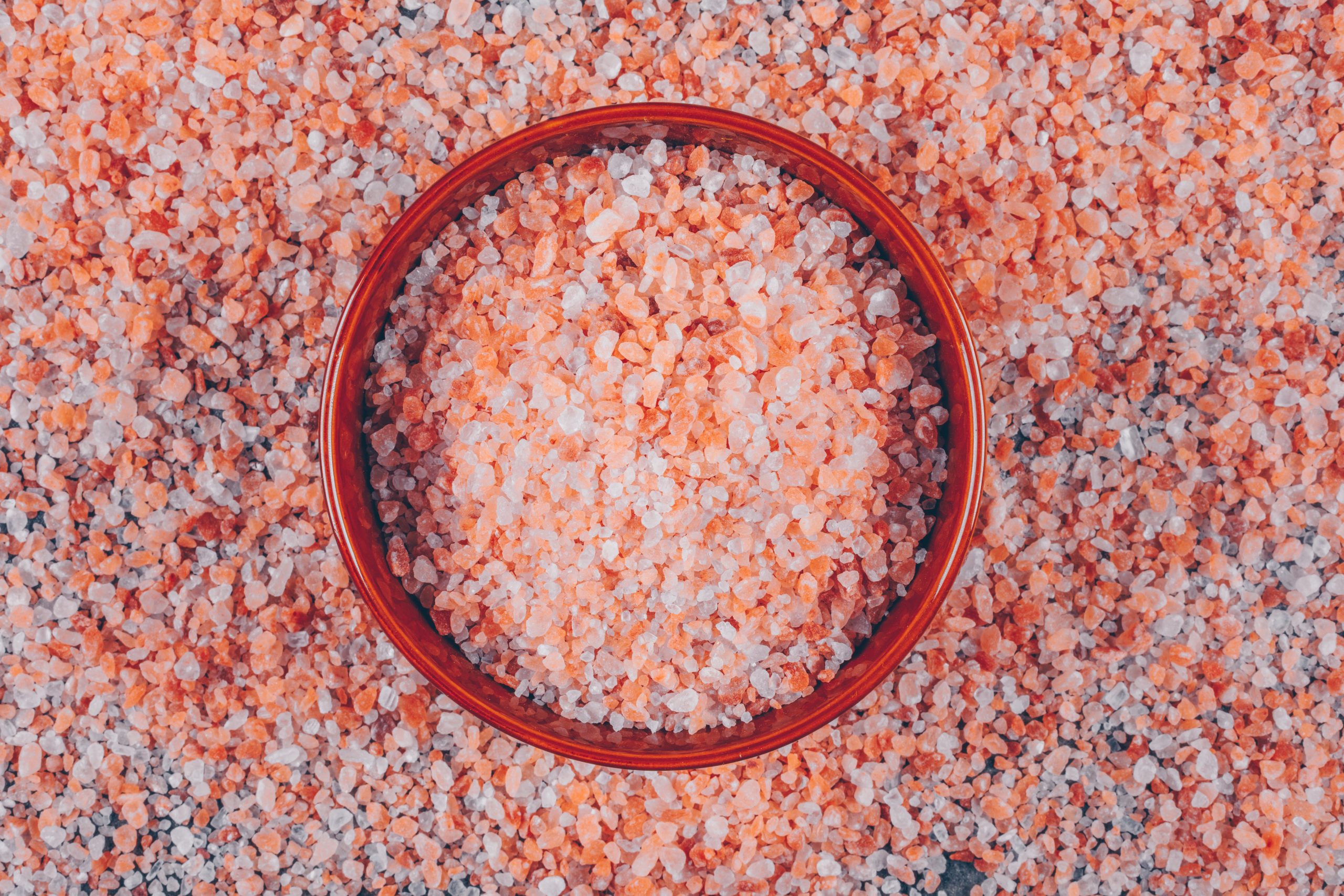Flat lay himalayan salt in bowl and on background. horizontal
